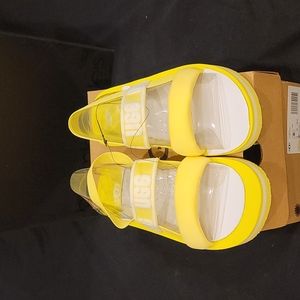 Ugg K ZUMA SLING size 6 in big kids  yellow